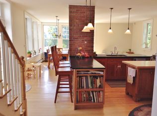 11 Monument Ave, Bennington, VT 05201