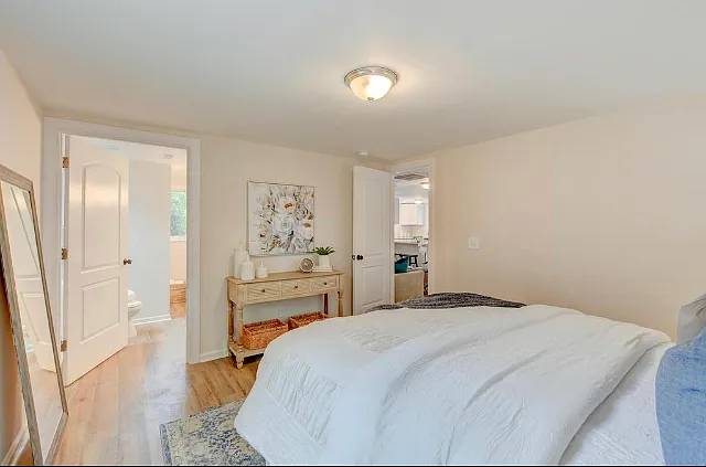 2209 Heriot St — Photo 11