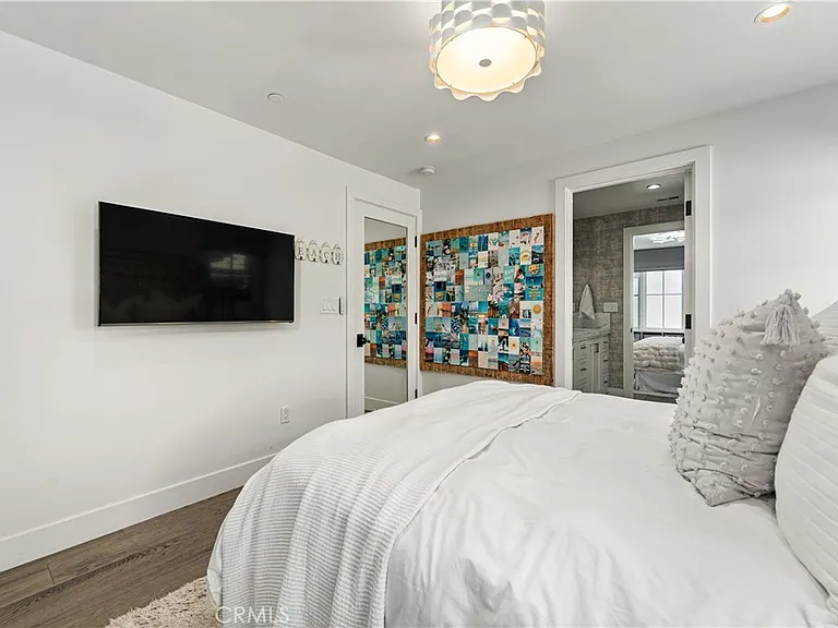 2037 E Ocean Blvd — Photo 20