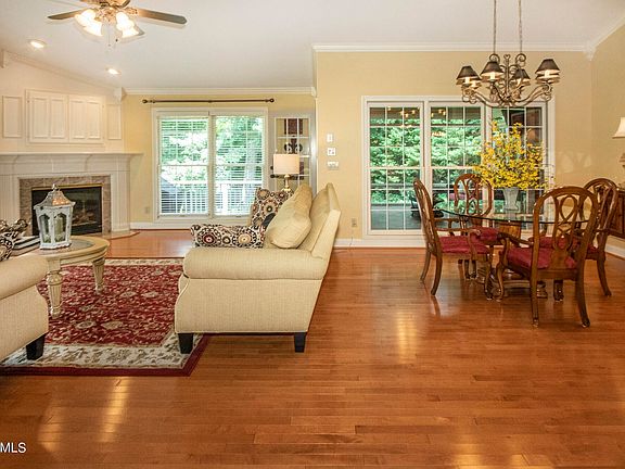 3rd image of 290 Valley View Dr