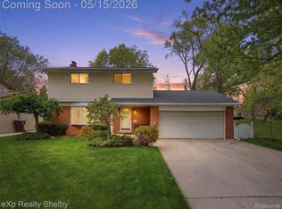 40753 Irval Dr, Sterling Heights, MI 48313