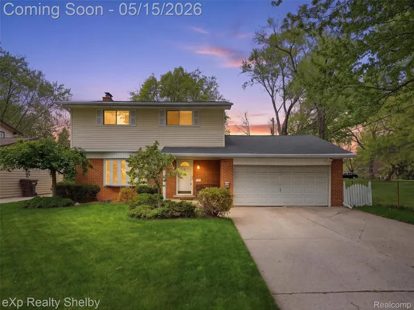 40753 Irval Dr, Sterling Heights, MI 48313