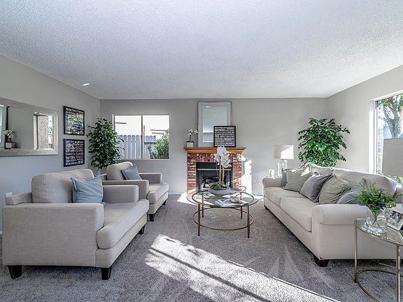 2nd image of 1094 Glenbridge Cir