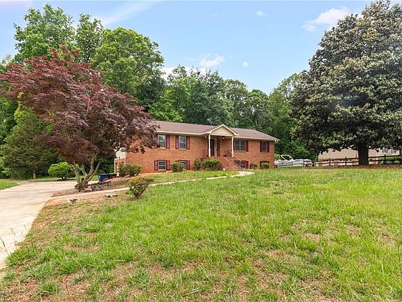 3rd image of 3326 Parrish Rd