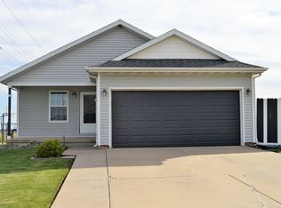 2 Fuller Ct, Bloomington, IL 61705