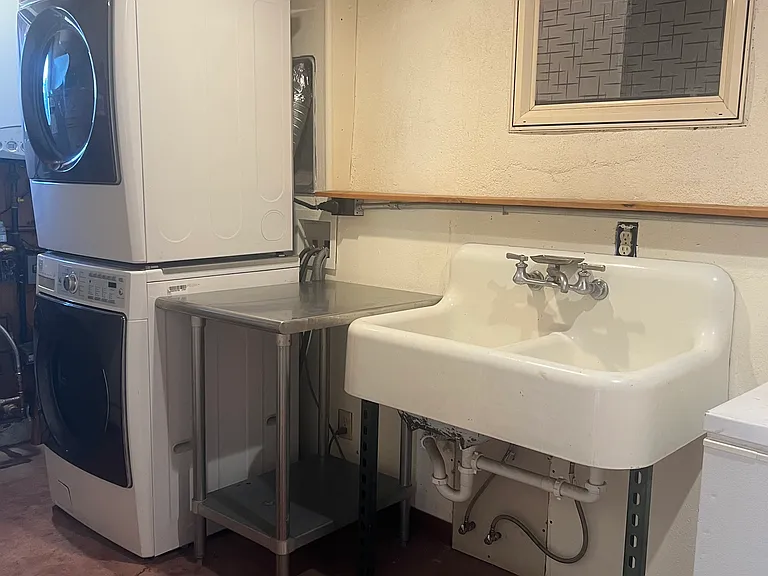 Stackable washer/dryer