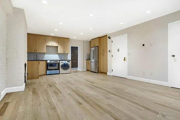 Rented by Anchor Associates | media 23