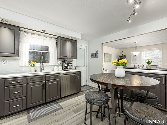 4th image of 58 Hollow Brook Road