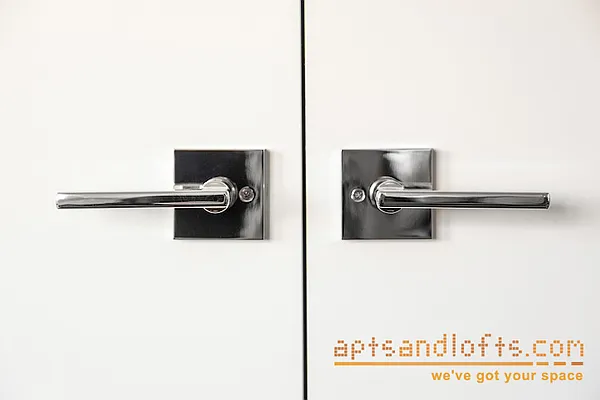 Sold by aptsandlofts.com | media 21