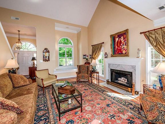 2nd image of 1102 Milam Cir