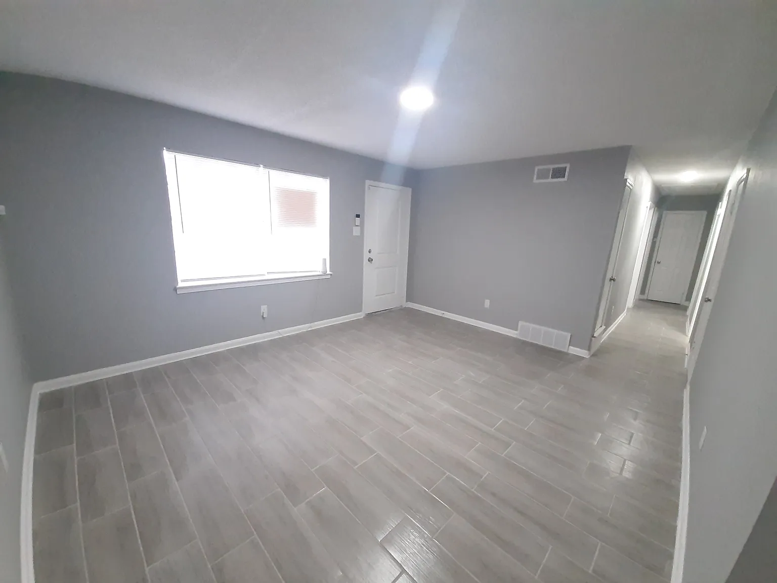 3 bed, 950 sqft, $1,095 — Photo 2