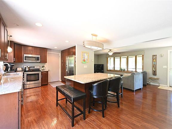 5th image of 7 April Hill Dr