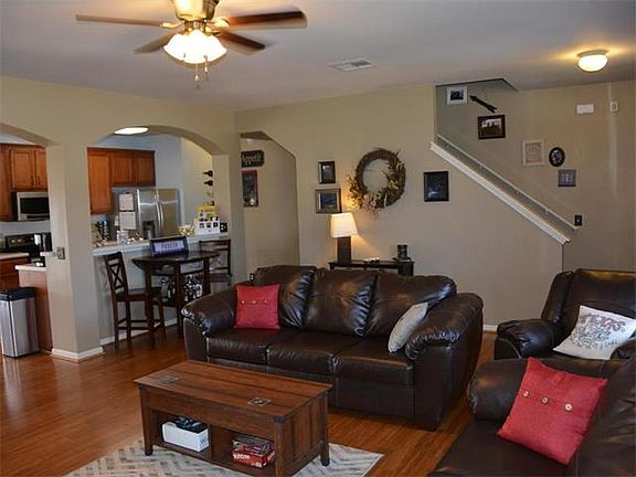 5th image of 105 Holmstrom St