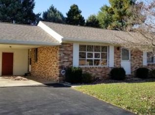 105 N Oak St, Trenton, IL