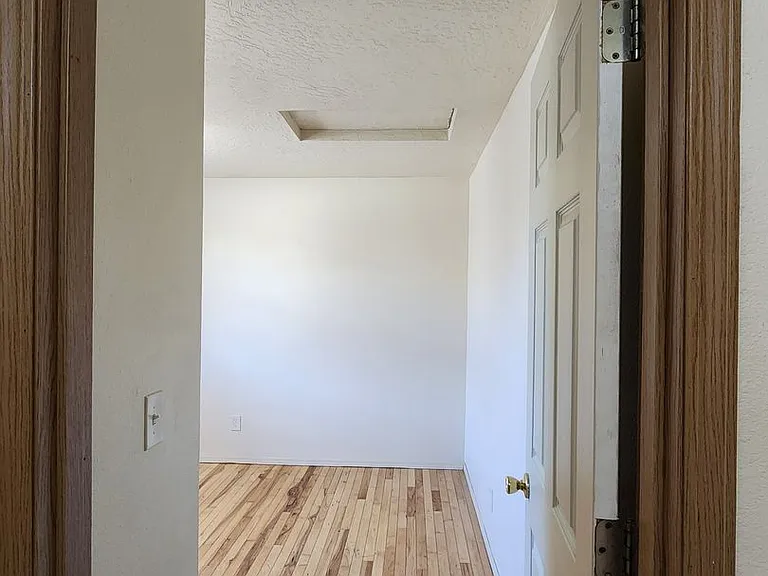 929 S School St — Photo 34