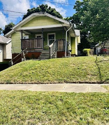 3rd image of 919 Vosburg St