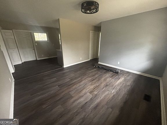 5th image of 4525 Clover Pl