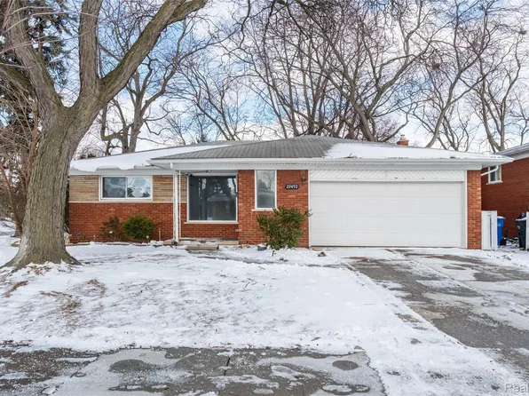 29492 Geraldine Dr, Warren, MI 48093