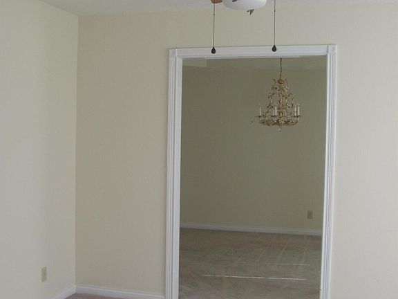 4th image of 370 Highland Springs Dr