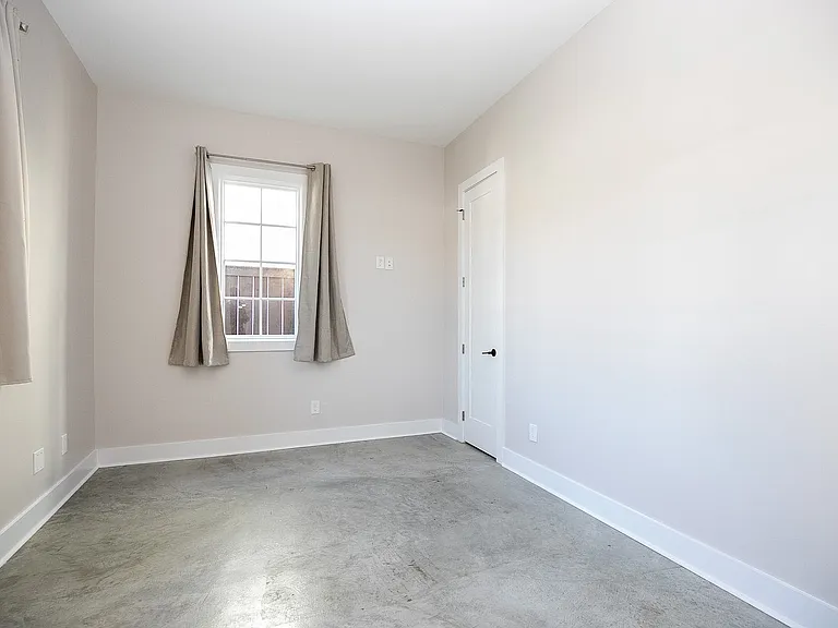 4640 Broadwick St — Photo 8