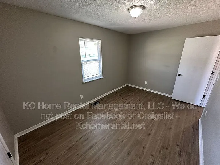 6337 N Wyandotte St — Photo 24