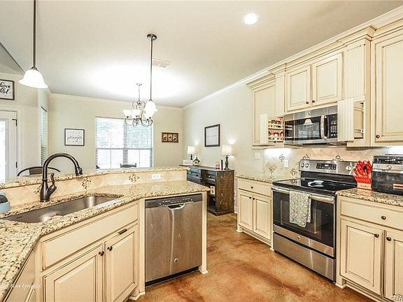 3rd image of 1105 Bear Creek Dr