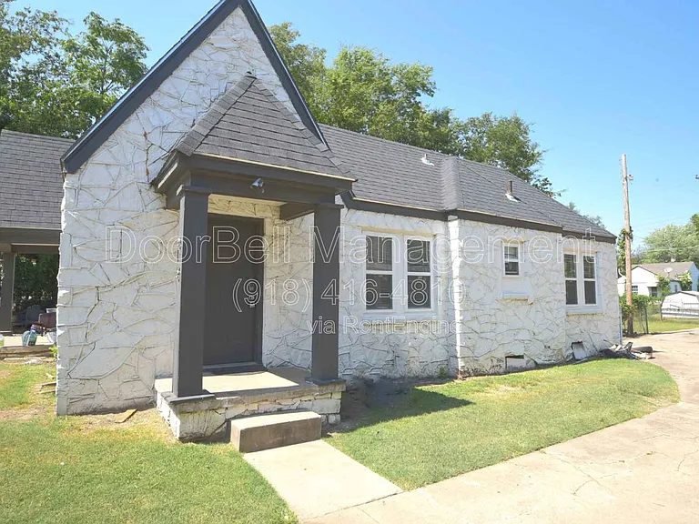 613 E Xyler St — Photo 2