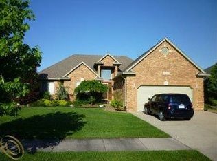 54396 Nicholas Dr, Macomb, MI