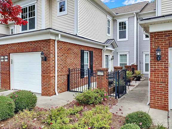 3rd image of 44455 Oriole Dr Unit 201