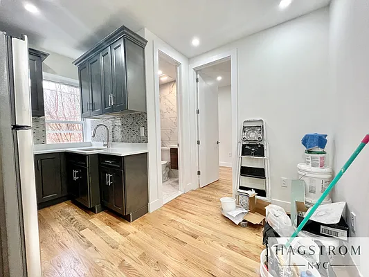 Rented by Hagstrom Management Inc | media 22