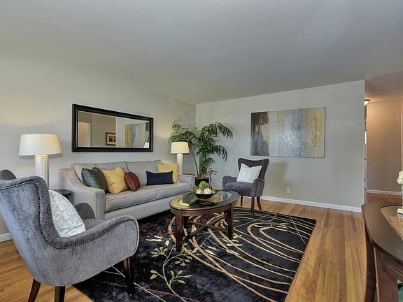 4th image of 1142 Somerset Dr
