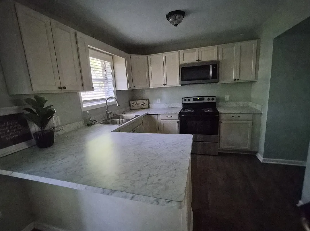 3 bed, 1.5 bath, 1220 sqft, $1,580 — Photo 2