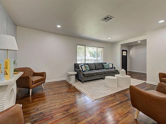 3rd image of 15144 Melrose Dr #1