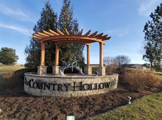 13 Country Ln, Wichita, KS 67220