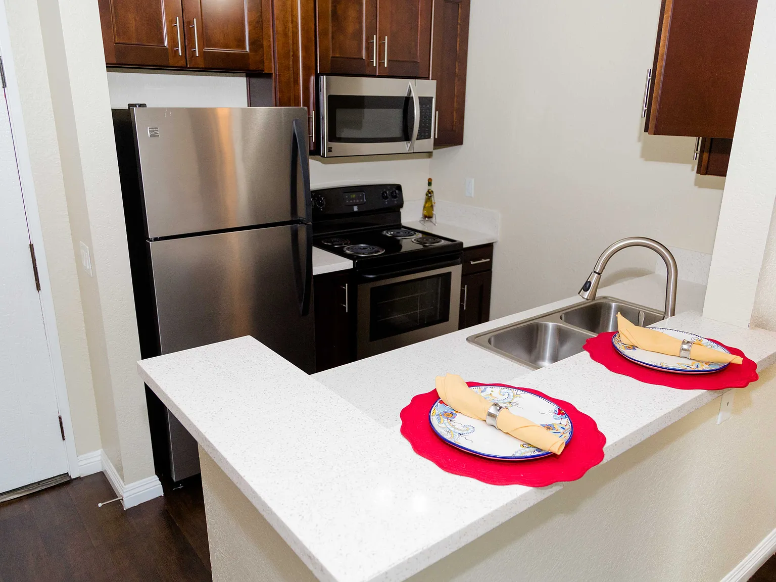 The Lodge at Porter Ranch Apartments — Photo 3