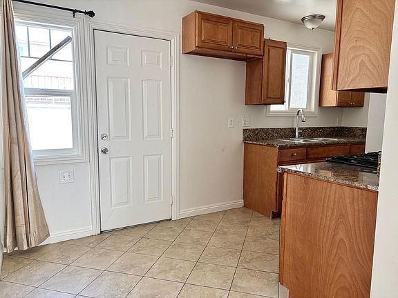 5th image of 418 S Verdugo Dr