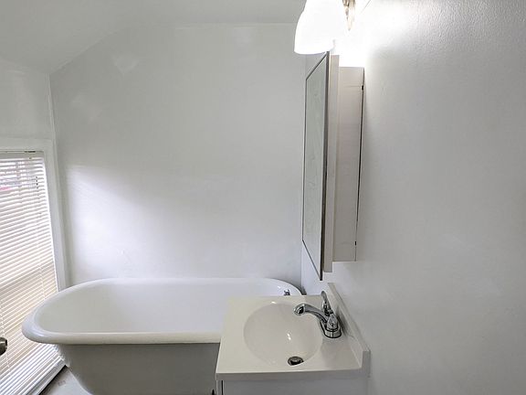 5th image of 1515 Peck St APT 2