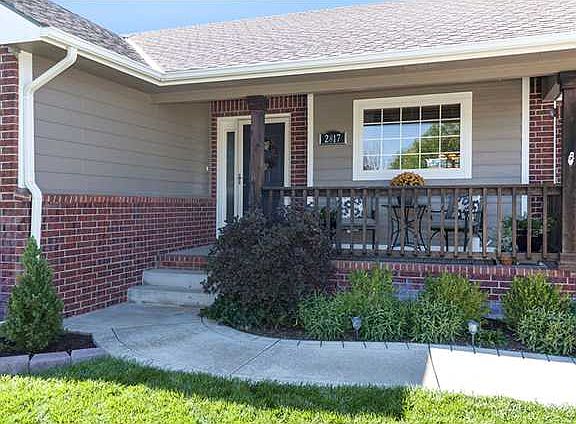 2nd image of 2817 N Stoney Brook Ln