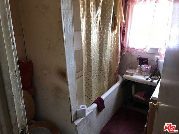 4th image of 3917 Denker Ave