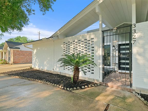 2nd image of 3327 Freshmeadows Dr