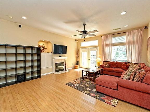 3rd image of 4128 Canyon Glen Cir