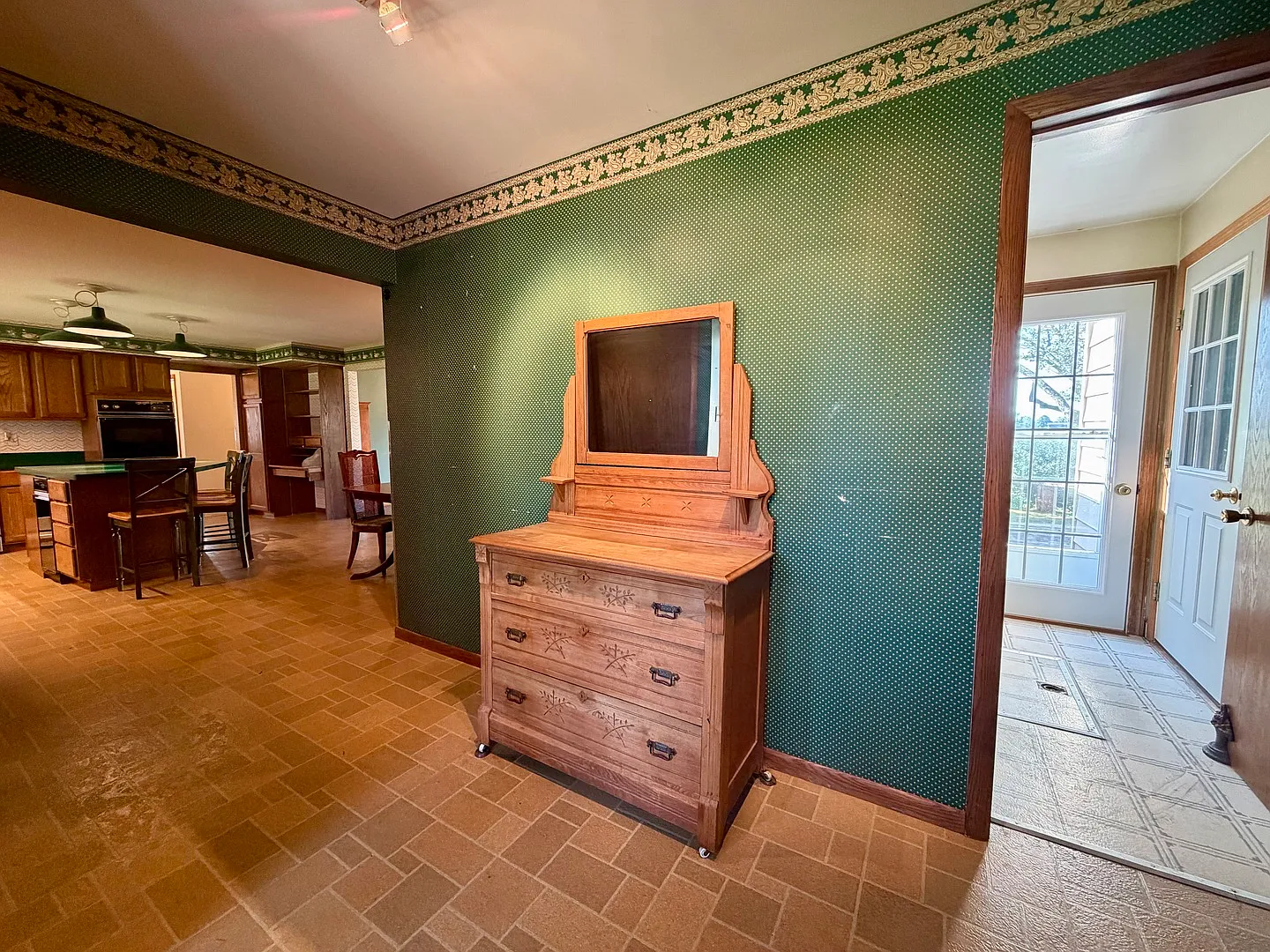 3 bed, 1800 sqft, $2,150 — Photo 2