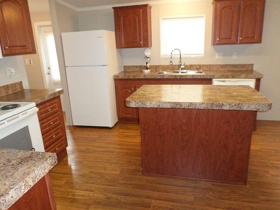 3rd image of 2108 N Picnic Point