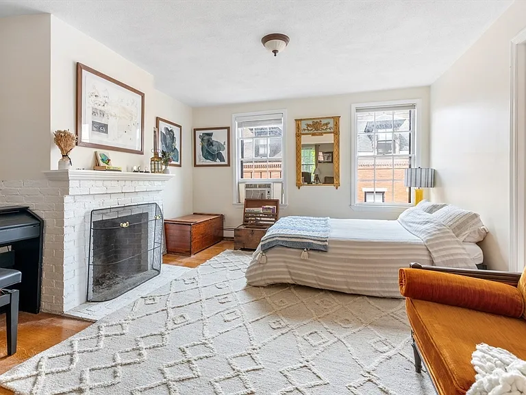 61 W Cedar St #FURNISHED — Photo 2