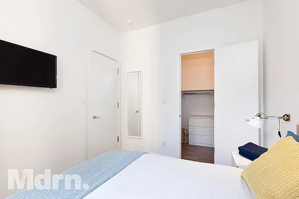 Rented by Mdrn Residential | media 25
