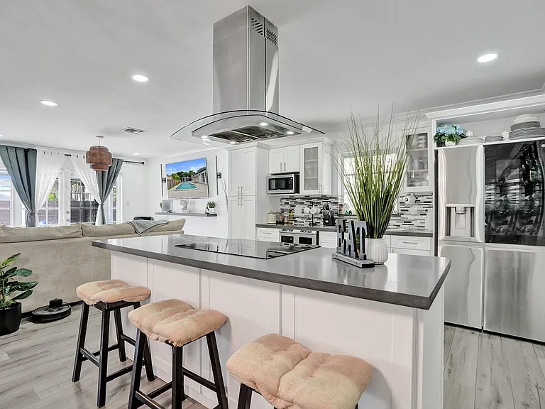 620 SW 100th Ave — Photo 23