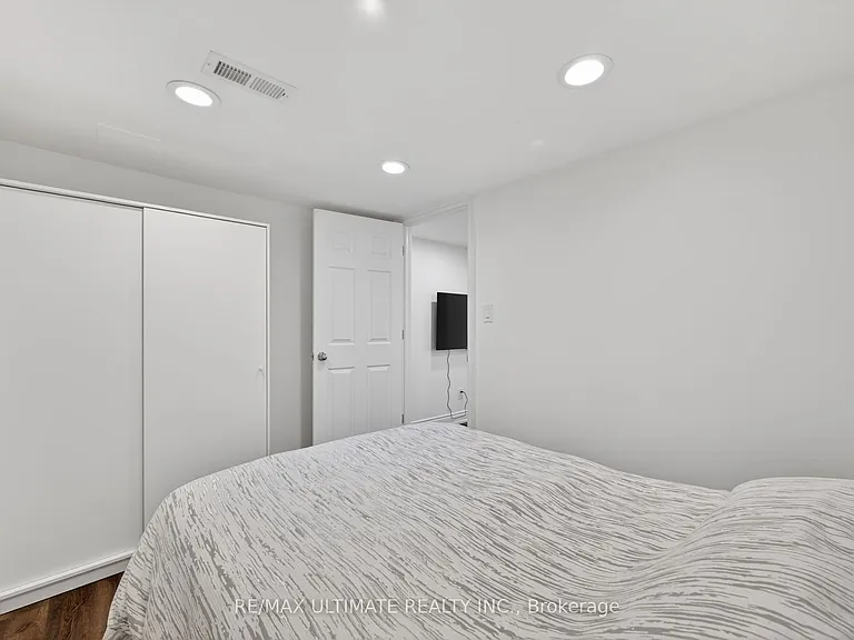 818 Krosno Blvd #BASEMENT — Photo 18