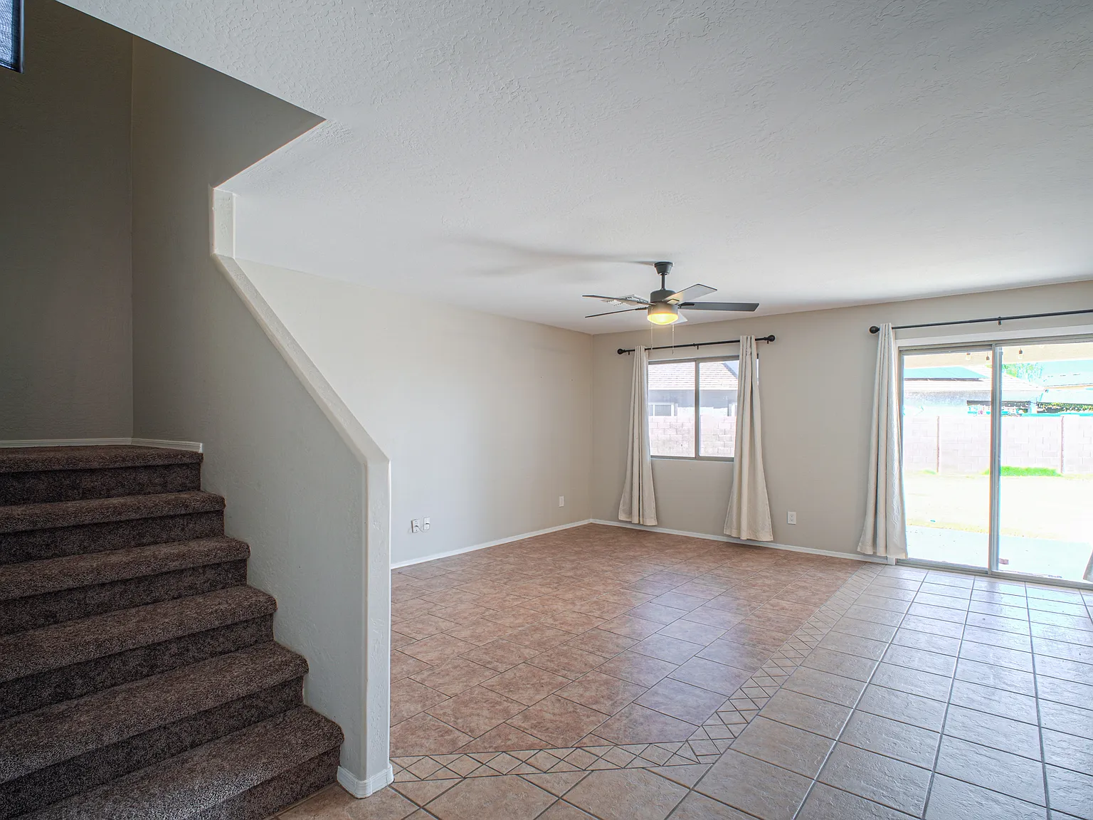 5 bed, 2257 sqft, $2,095 — Photo 4
