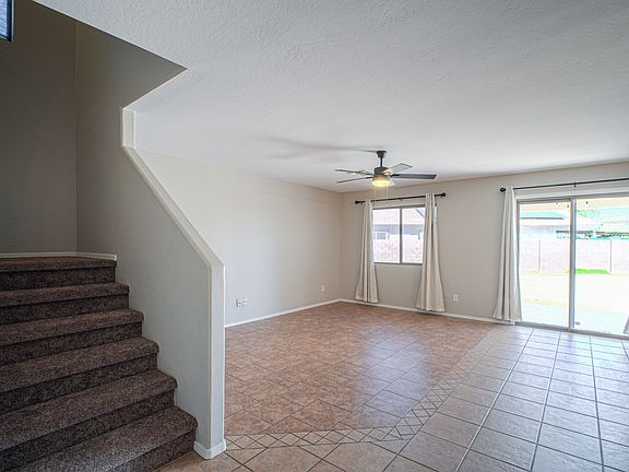 4th image of 305 W Settlers Trl
