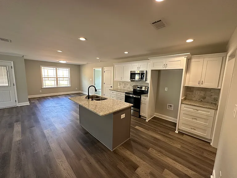 221 Lasso Dr — Photo 5